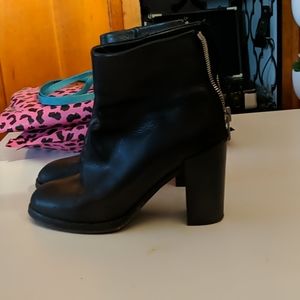 Size 9 black leather boots